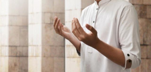ما هو الدعاء الذي وصى به الرسول الكريم في العشر الأواخر من رمضان؟