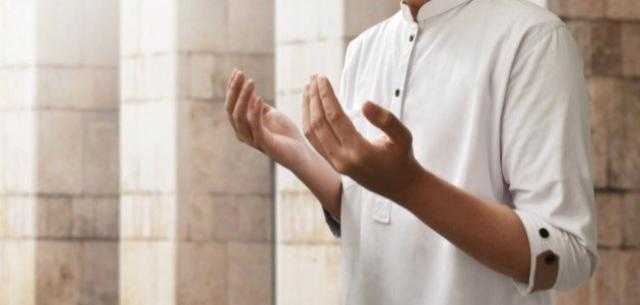 ما هو الدعاء الذي وصى به الرسول الكريم في العشر الأواخر من رمضان؟