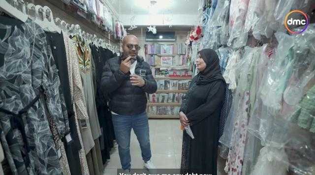 «حياة كريمة» تسدد ديون 15 أسرة لإحدى المحال.. شاهد ردة فعلهم عند معرفة الخبر