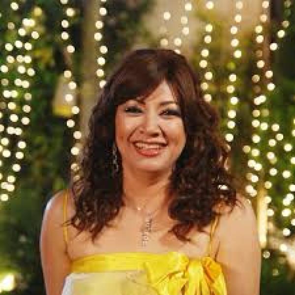  الفنانة انتصار 