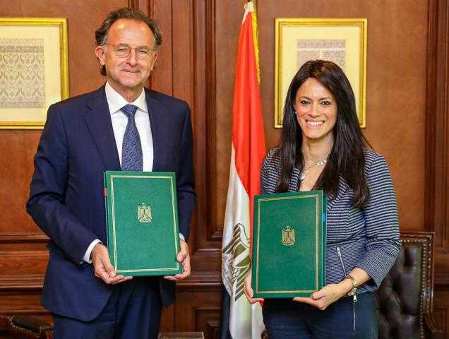 «المشاط» توقع اتفاقية تمويل تنموي لإعادة تأهيل المحطات الكهرومائية بأسوان