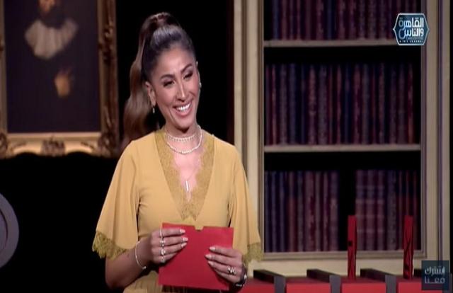 دينا الشربيني عن عمليات التجميل: «هموت وأعمل مناخيري» - فيديو