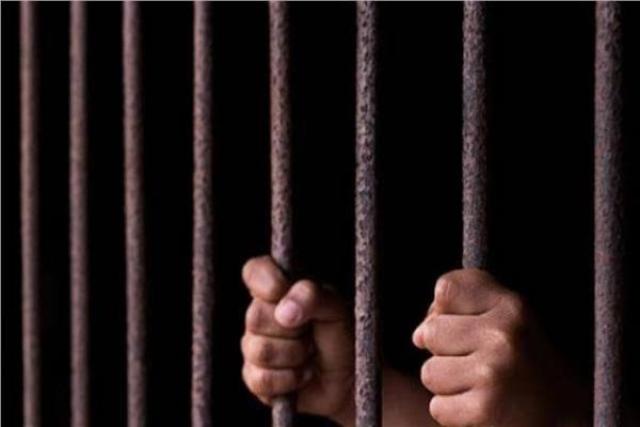 يستخدم عقاقير بيطرية لصناعة أدوية مغشوشة.. ضبط مالك عقار في شبين القناطر