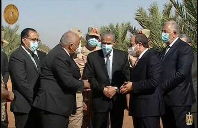 الرئيس السيسي يطلق إشارة البدء في حصاد القمح بمشروع توشكى «فيديو»
