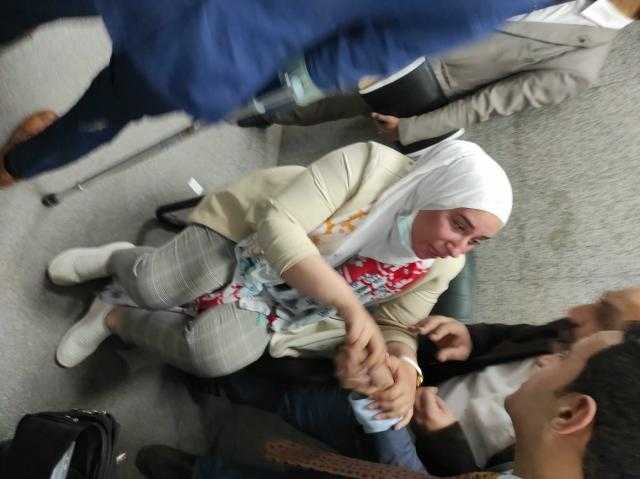 بكاء وصراخ.. لحظة انهيار ابنة علاء حسانين بعد الحكم عليه فى الآثار الكبري