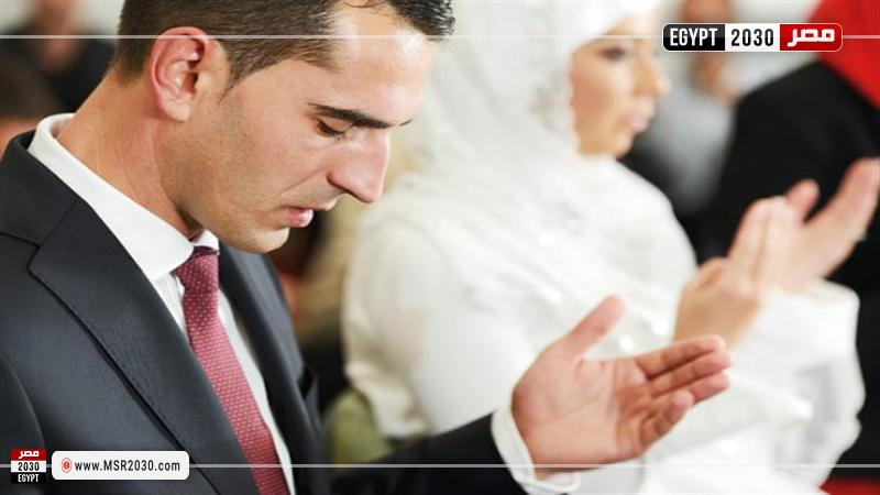 عروسان يقرآن الفاتحة (تعبيرية)