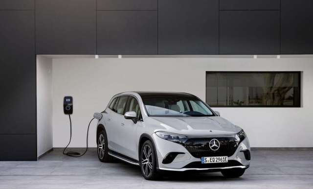 سعر ومواصفات سيارة مرسيدس بنز EQS SUV موديل 2023