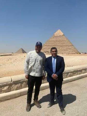 وزير الدولة البريطانى لشئون شمال إفريقيا وجنوب آسيا والكومنولث يزور الأهرامات