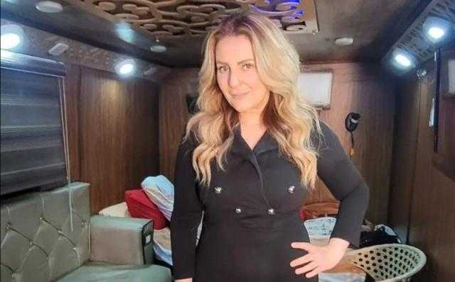 رانيا محمود ياسين تستطلع رأي جمهورها في مسلسل «انحراف»