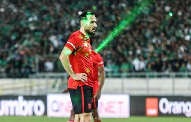 علي معلول لاعب الأهلي