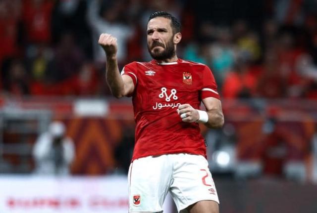 علي معلول لاعب الأهلي