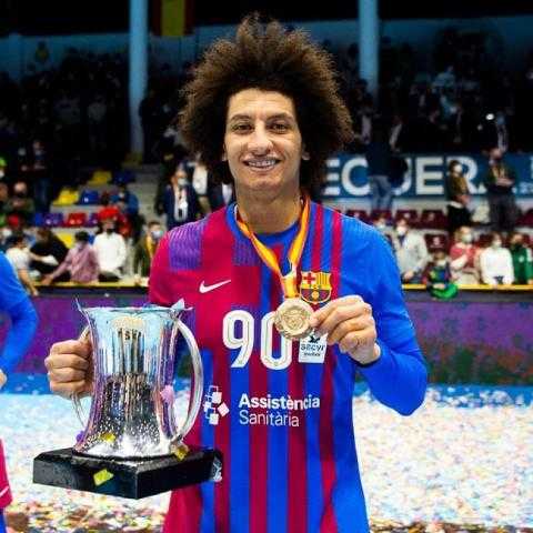 علي زين يقود برشلونة للتتويج بلقب الدوري الإسباني لكرة اليد