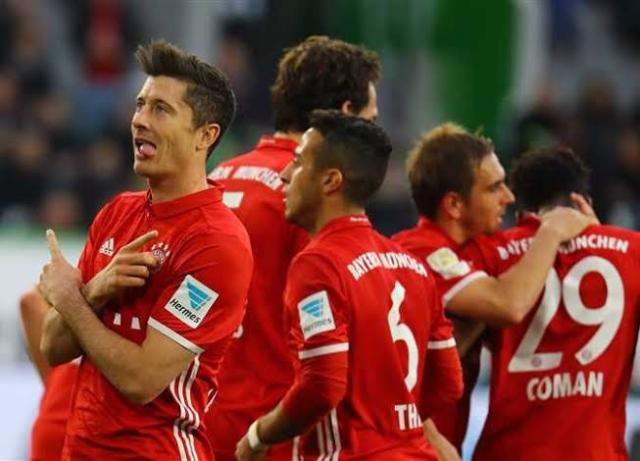 بايرن ميونيخ يهزم دورتموند..ويتوج بلقب الدوري للمرة العاشرة على التوالي