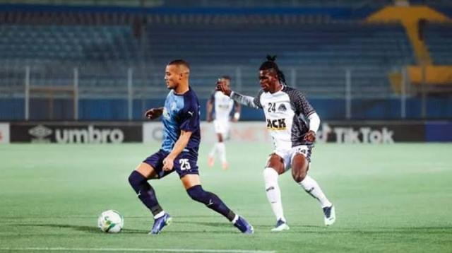 مشجعو مازيمبي يحاولون اقتحام الملعب.. والاعتداء على لاعبي بيراميدز