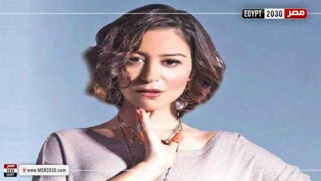 منة شلبي تدخل في صدام مع متابع لهذا السبب