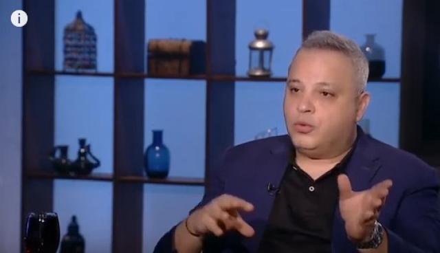 تامر عبدالمنعم عن قبلات السينما: اللي عايز يبوس براحته «فيديو»