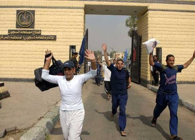 الشباب المحبوسين 