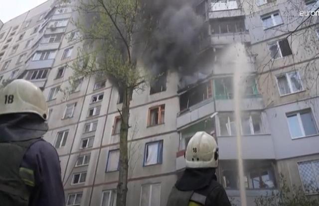 تحت القصف الروسي.. استمرار عمليات الإجلاء في خاركيف «فيديو»