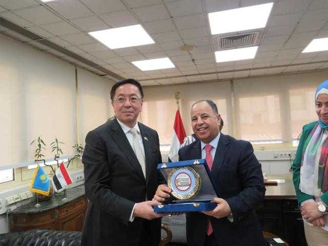 وزير المالية يستعرض فرص زيادة الاستثمارات بين مصر وكازاخستان