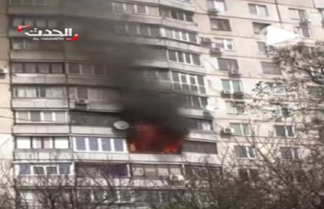 مشاهد مروعة.. حريق بمبنى سكني أوكراني بسبب القصف الروسي - فيديو