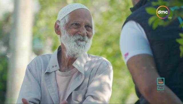شاهد.. ردة فعل مسن عند منحه عمرة هدية في «حياة كريمة»