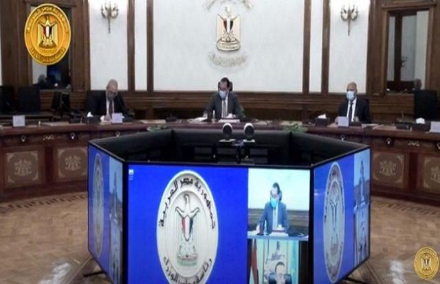 شاهد.. اجتماع رئيس الوزراء لمتابعة مشروعات الإسكان والطرق بالإسكندرية «فيديو»