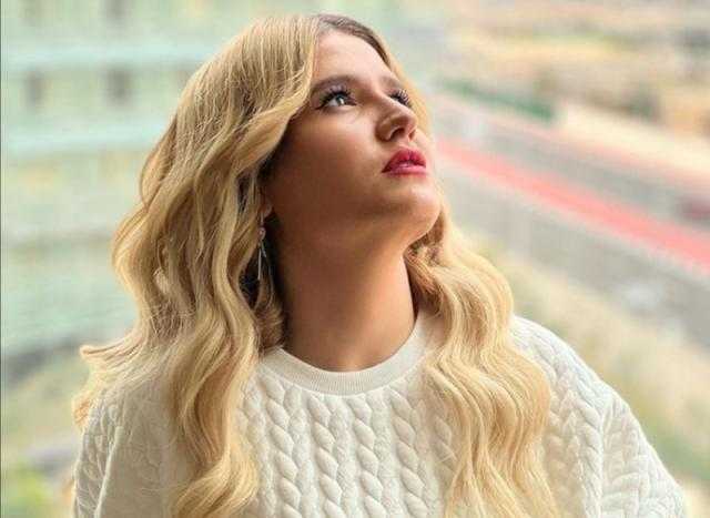 هنا شيحة تطل على متابعيها من كواليس «راجعين يا هوى»