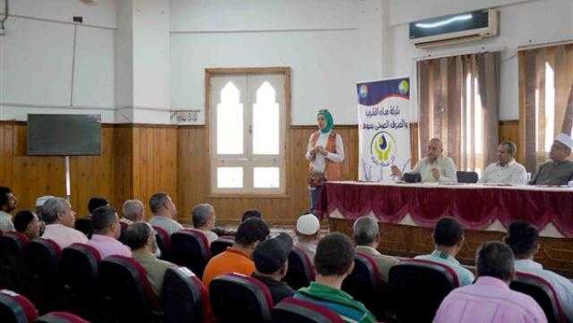 «مياه أسيوط» تبحث سبل تعزيز الإجراءات وقائية لعمال الصرف الصحي