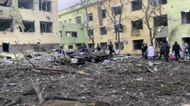 مستشار زيلينسكي: روسيا رفضت فتح ممرات إنسانية بماريوبول