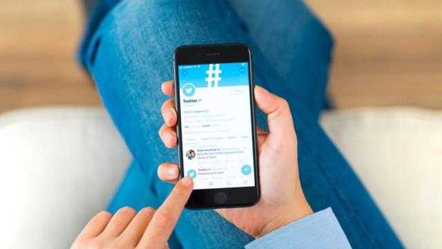 كيفية إرفاق وسائط مختلفة بتغريدة واحدة‎‎ في تويتر