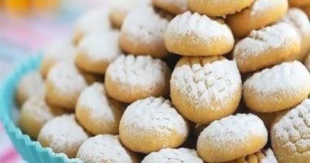 استشاري تغذية تحذر من الإفراط في تناول كعك العيد