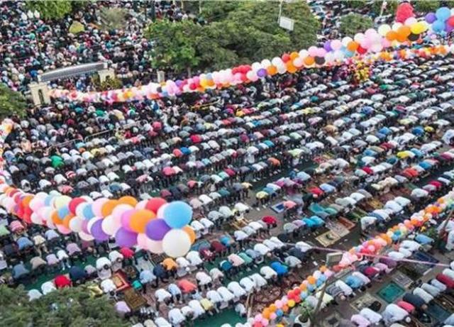 منها زيارة القبور.. الأزهر: 5 محظورات يوم العيد