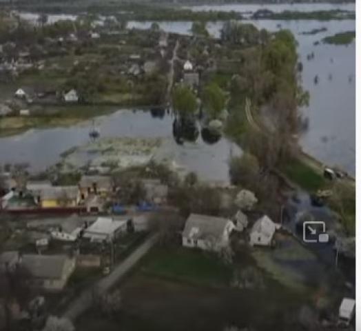 أوكرانيون يغرقون قريتهم بالمياه لمنع دخول القوات الروسية  «فيديو»