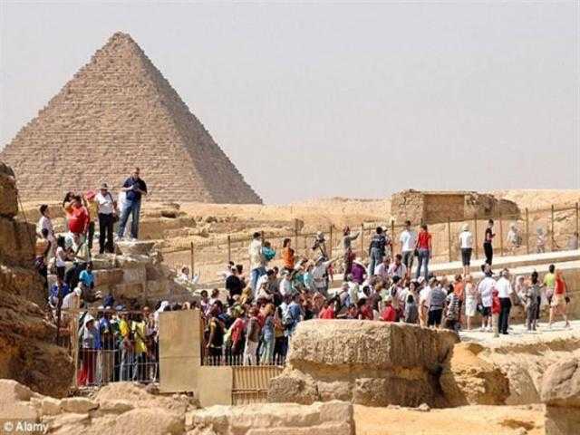 مصدر: زيادة أسعار دخول المناطق الأثرية للأجانب والمصريين