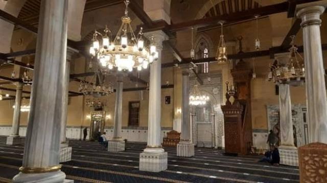 منها «قميص ومكحلة الرسول».. شاهد: آثار الحجرة النبوية في حضرة الإمام الحسين