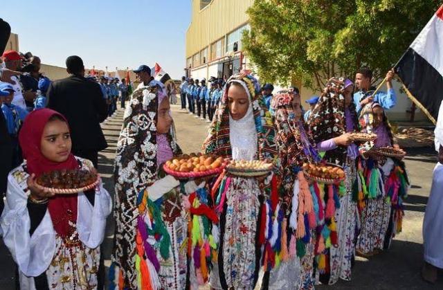 مصممة تكشف سر إقبال الشباب على الأزياء التراثية في رمضان.. فيديو