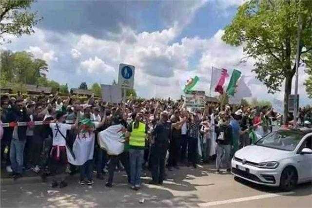 الجماهير الجزائرية تحتشد أمام مقر «فيفا» للتنديد بقراراته ضد منتخب بلاده
