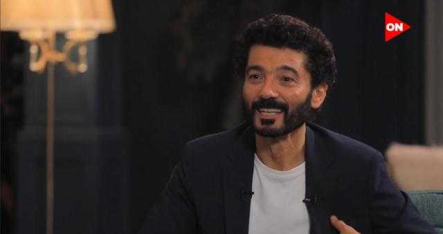 خالد النبوي عن أحد مشاهد راجعين يا هوى: «كان لازم أخد أجر زيادة» - فيديو