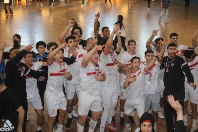 المستشار مرتضى منصور يهنئ يد الزمالك 2004 بطل دوري مرتبط المحترفين