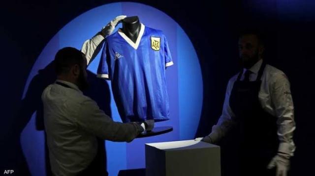 الأعلى في العالم.. مفاجأة بشأن سعر قميص «مارادونا»| شاهد