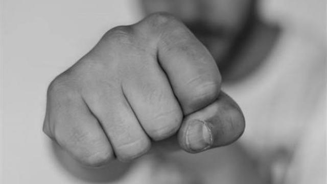 حقيقة فيديو اعتداء ضابط شرطة على مواطن