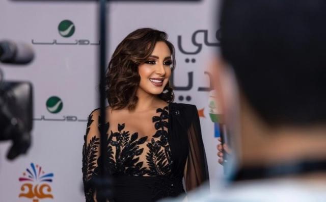 «تناغم سلطنة هتافات».. كيمياء خاصة بين سيدة المسرح أنغام وجمهورها في حفلها بالقصيم