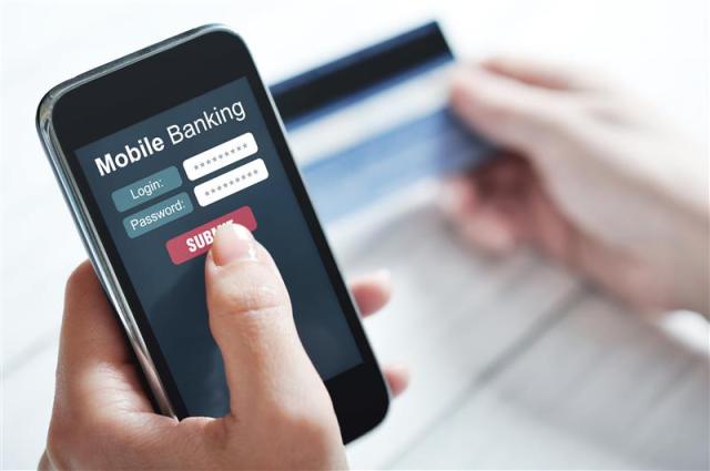 خدمة الإنترنت والموبايل البنكي