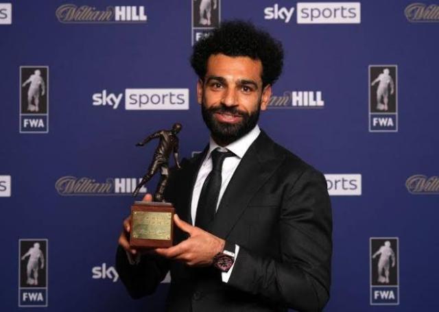على طريقة الكبير أوي.. ليفربول يحتفل مع صلاح بجائزة أفضل لاعب في إنجلترا