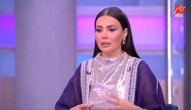 «أقسم بالله حصل بالحرف».. شاهد: دينا فؤاد تروي أغرب موقف حدث لها أمام الكعبة المشرفة