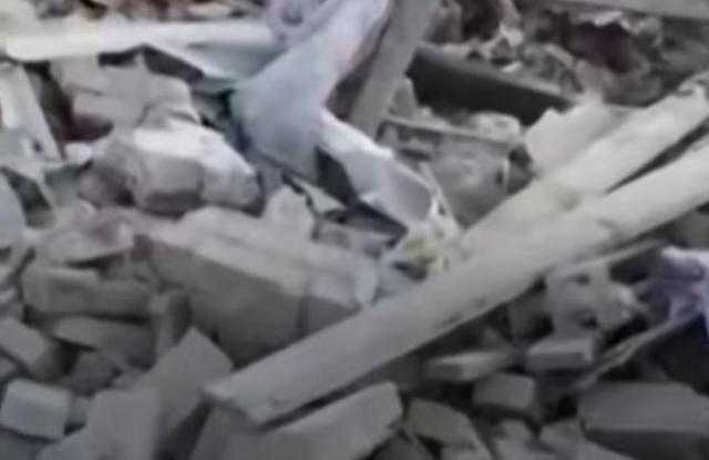 شاهد.. آثار القصف الروسي لمدرسة في أوكرانيا