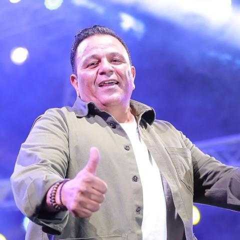 محمد فؤاد يشعل حفله بالمعادي (صور)