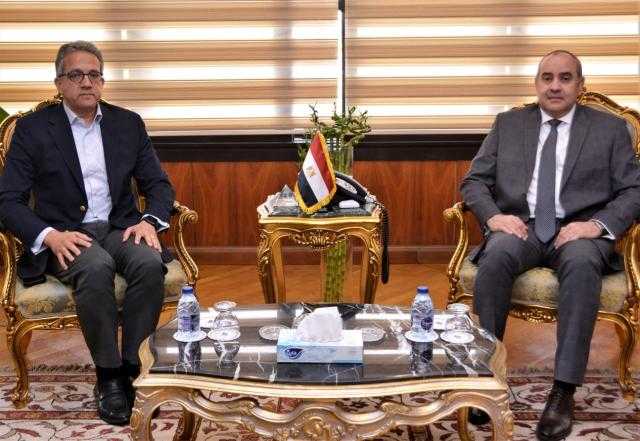 السياحة والآثار والطيران المدني يبحثان تنشيط الحركة السياحية والجوية الوافدة