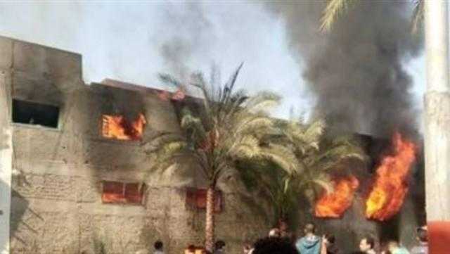 جهود مكثفة لإخماد حريق في أحد العقارات بمنطقة بولاق أبوالعلا