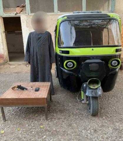 ضبط متهم حاول سرقة ”توك توك” بالإكراه في أسيوط
